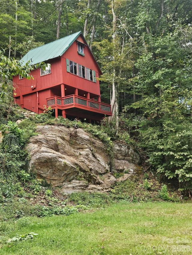 42 Mountain Farm Rd., Burnsville, NC 28714