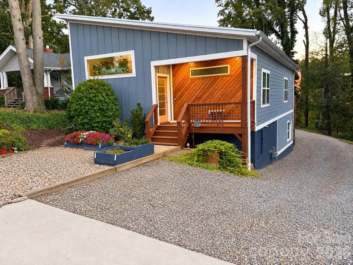 6 Dellwood St., Asheville, NC 28806