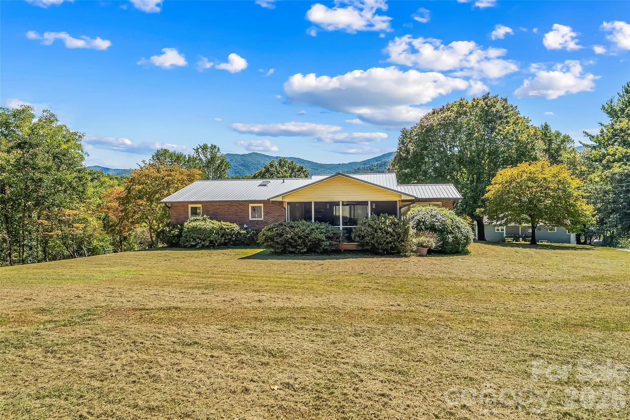 14 Three J Ln., Swannanoa, NC 28778