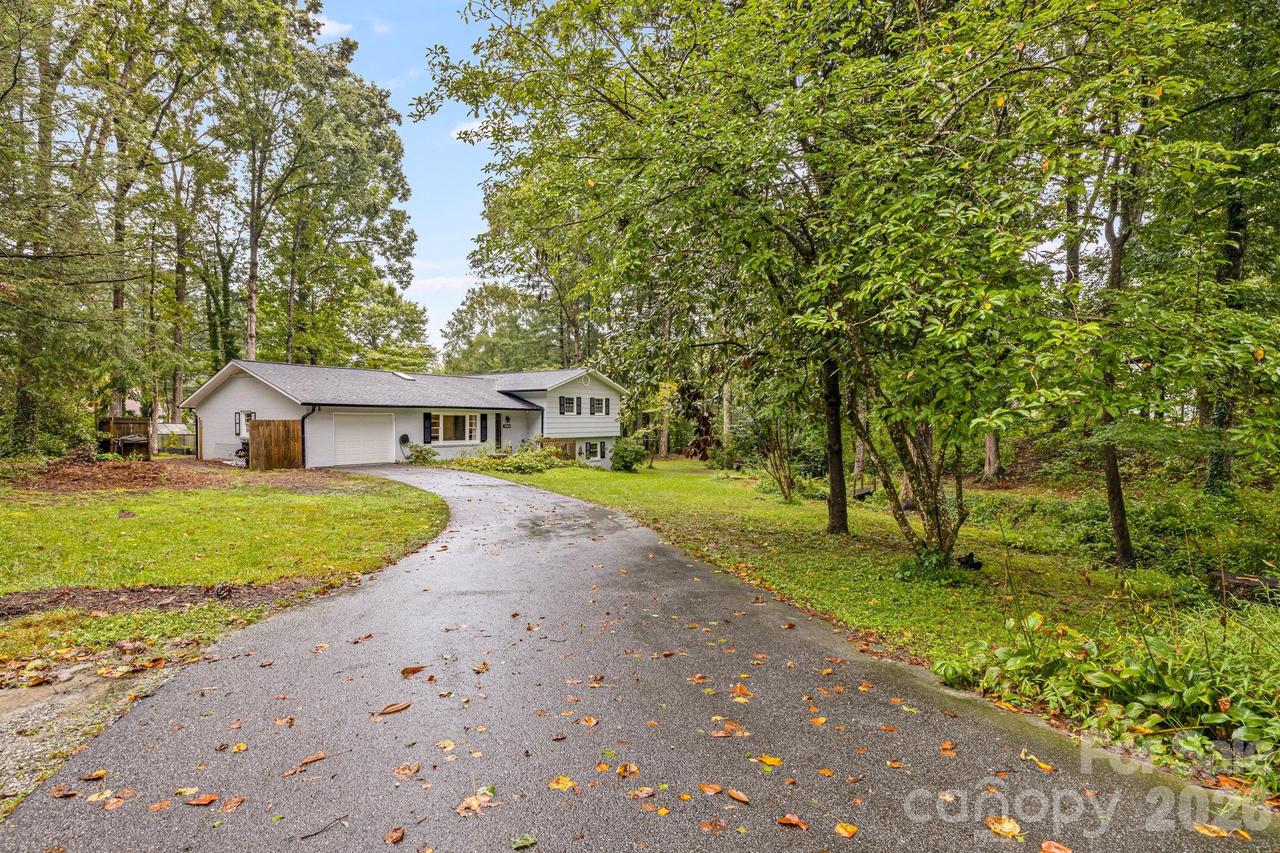 3238 Debbie Dr., Hendersonville, NC 28791