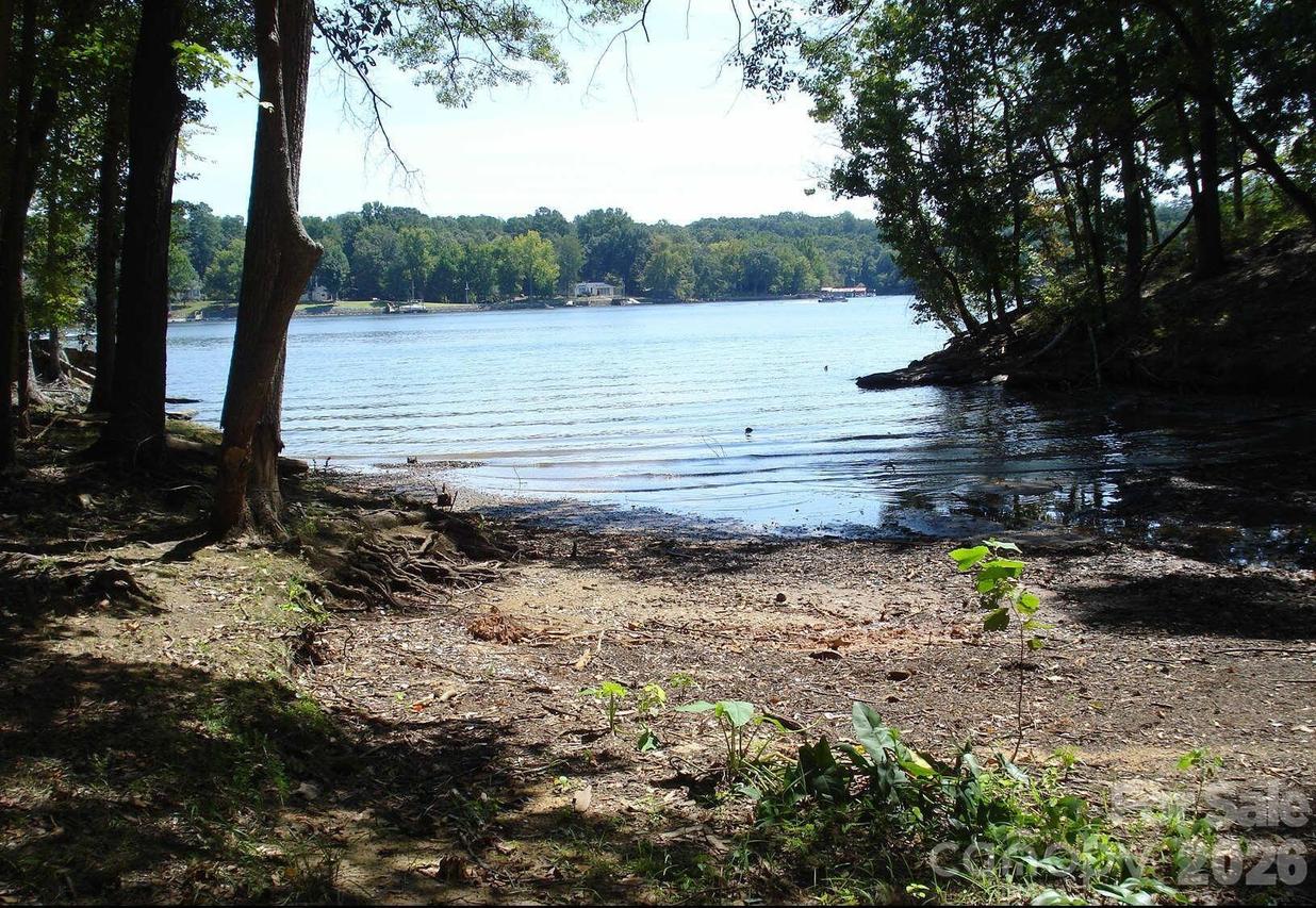 3201 Lake Pointe Dr., Belmont, NC 28012
