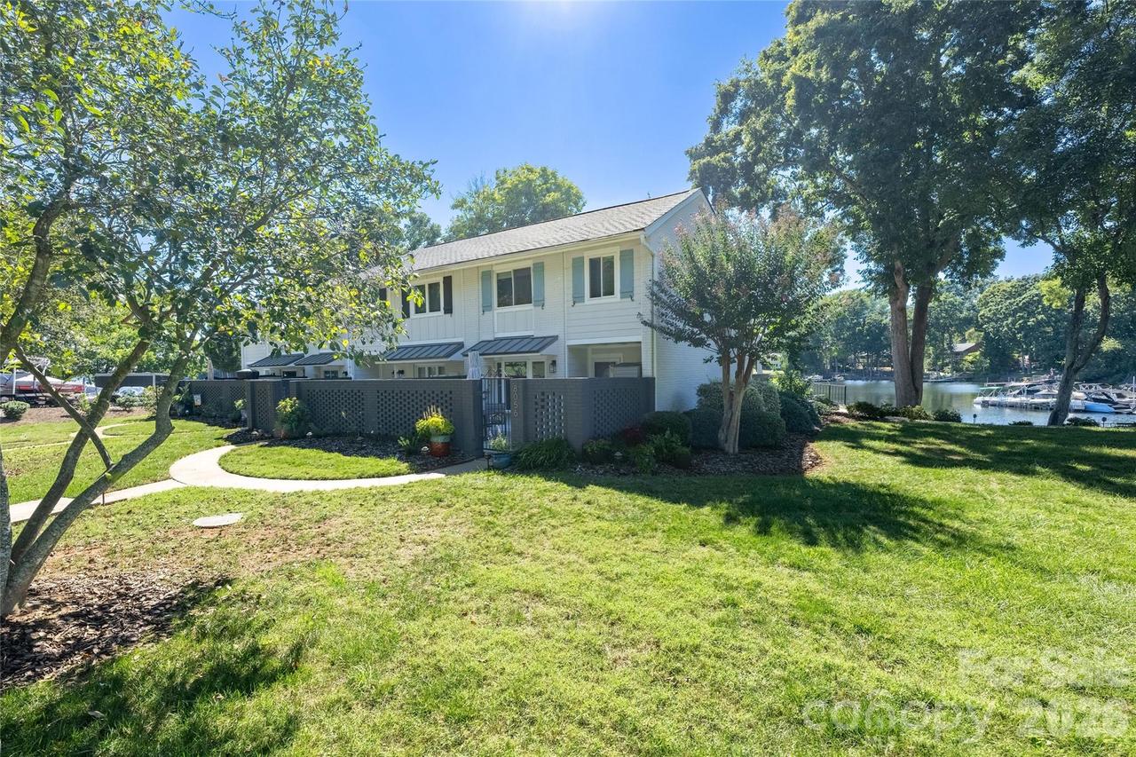 8056 Westcape Dr., Denver, NC 28037