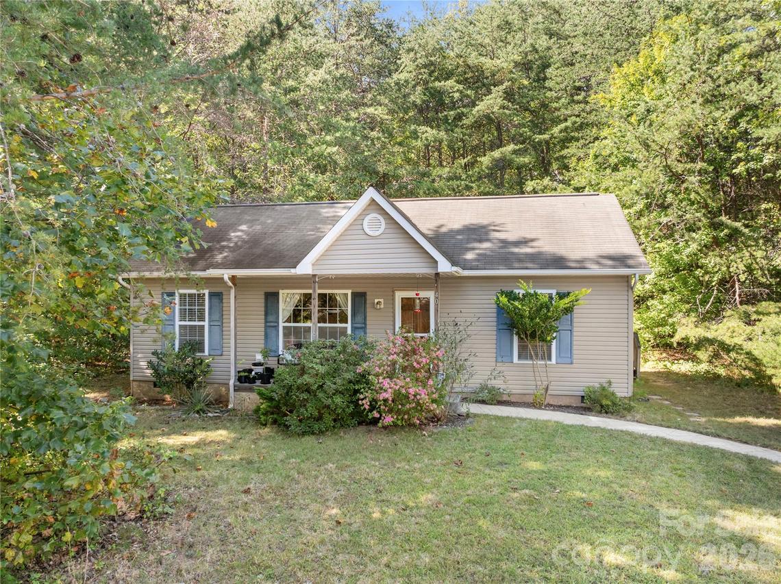 40 Rocking Porch Ln., Asheville, NC 28805