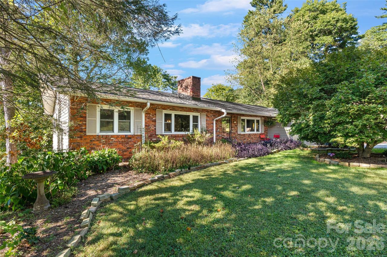 18 Northwood Rd., Asheville, NC 28804