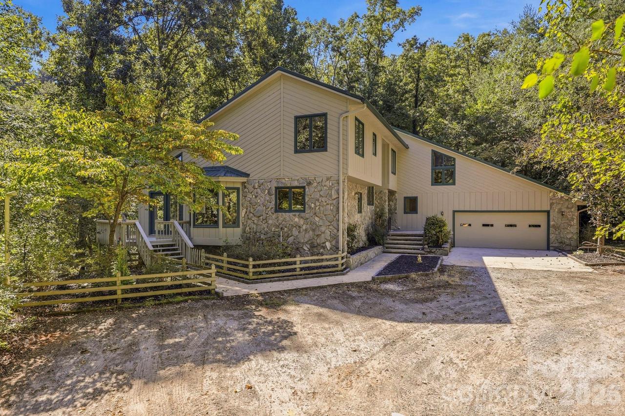 124 Moss Hill Ln., Lake Lure, NC 28746