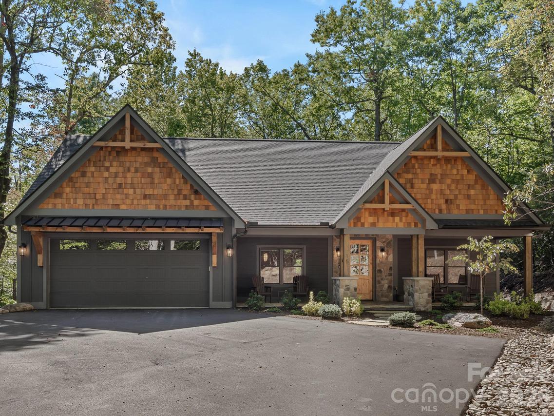 15 W Moytoy Ln., Brevard, NC 28712
