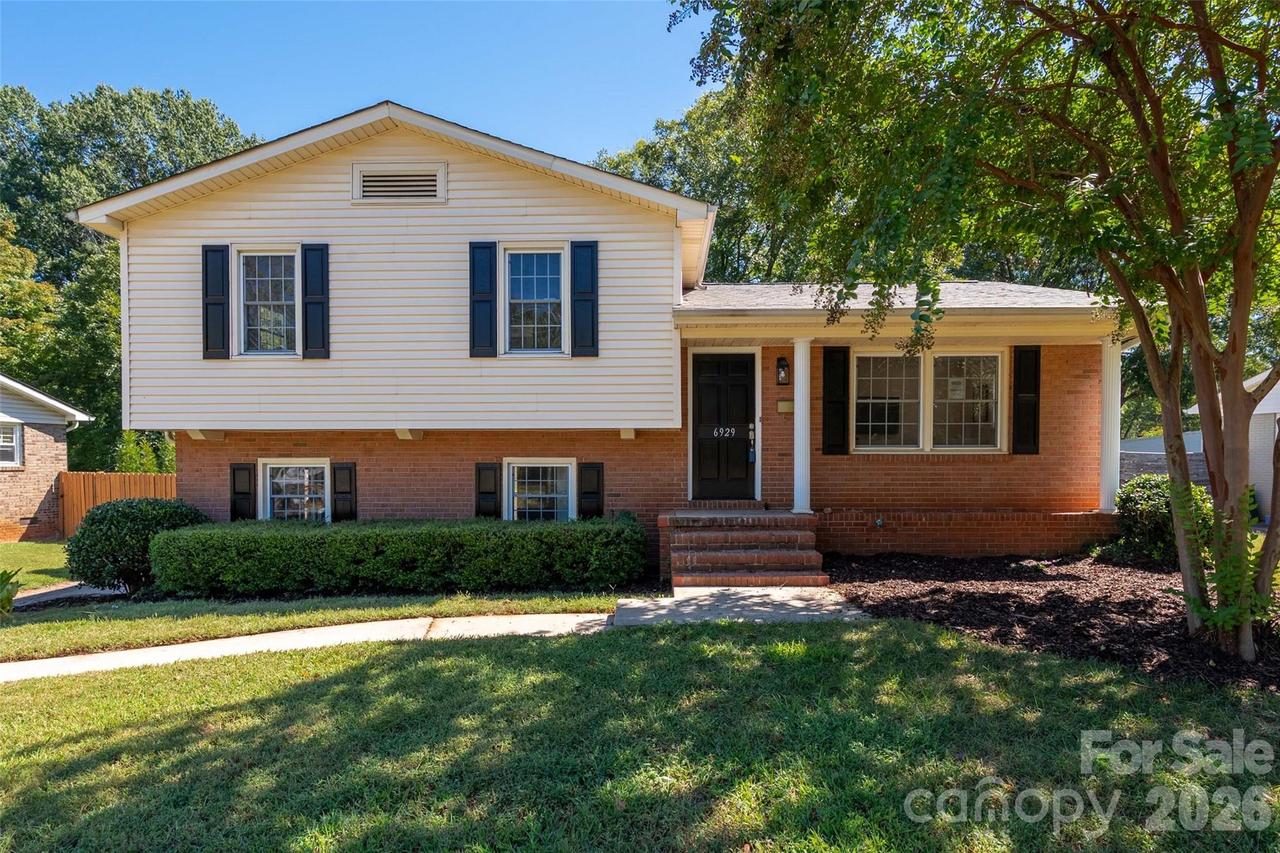 6929 Thorncliff Dr., Charlotte, NC 28210