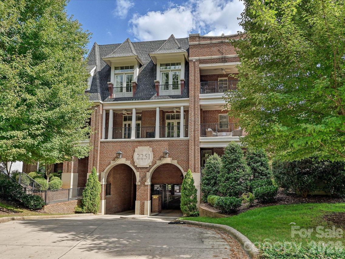 2251 Selwyn Ave. #203, Charlotte, NC 28207