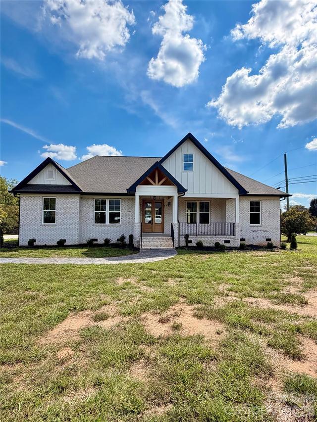 122 Manteo Rd., Lexington, NC 27292