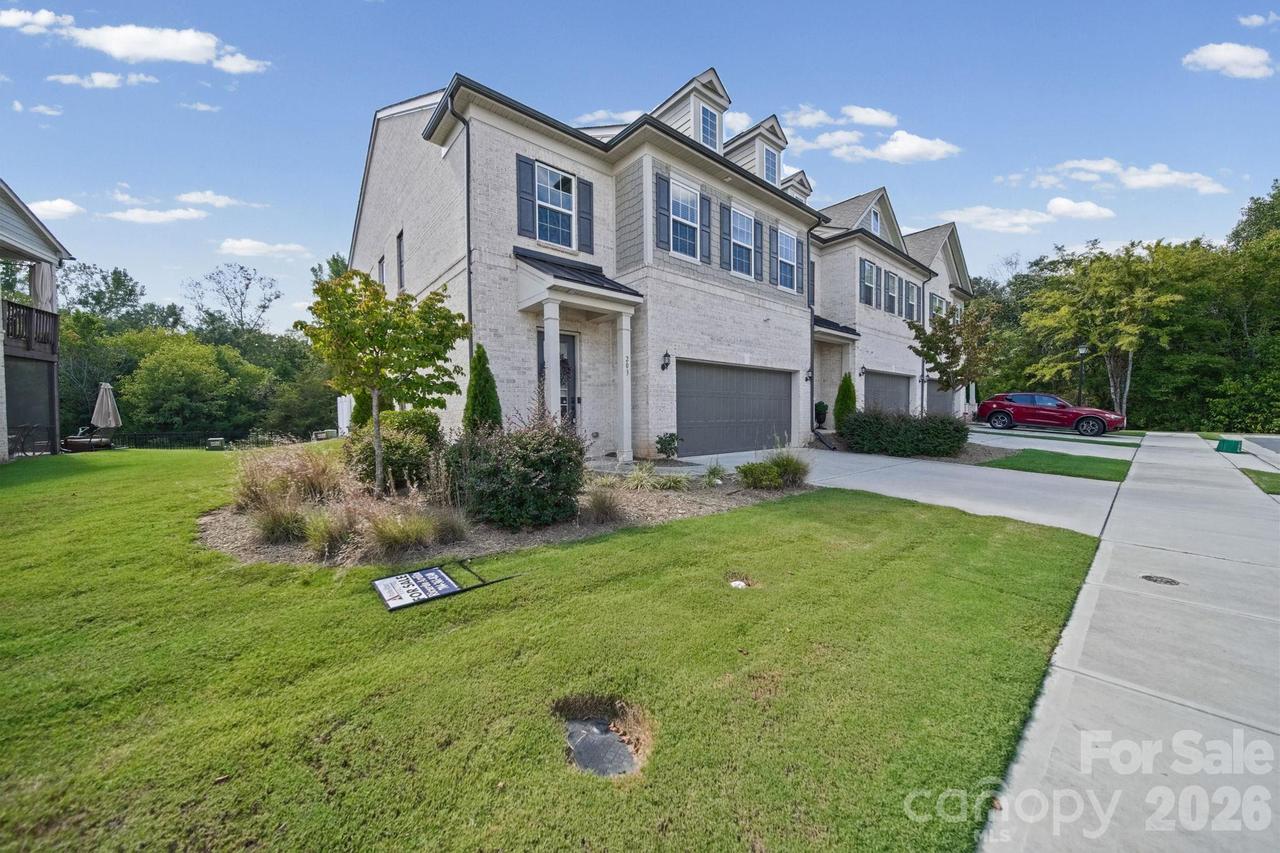 203 Heathbrook Ln., Waxhaw, NC 28173