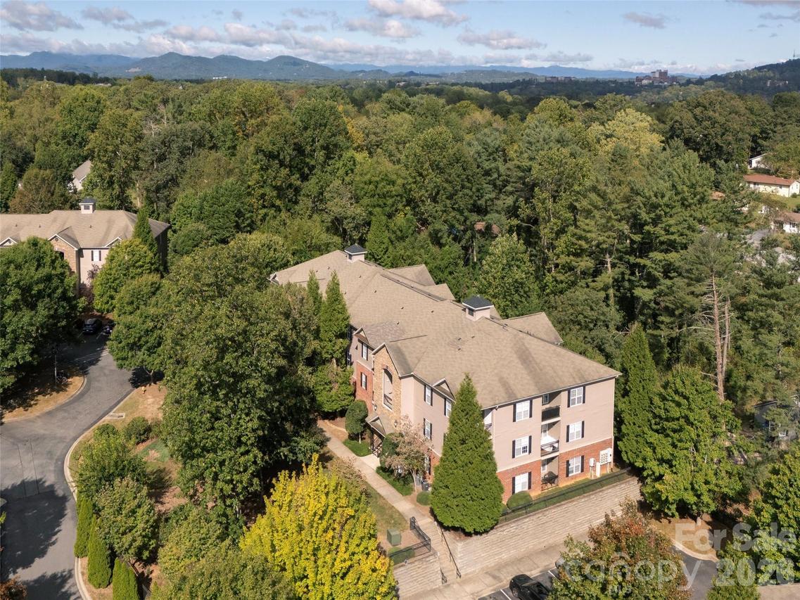 437 Appeldoorn Cir., Asheville, NC 28803