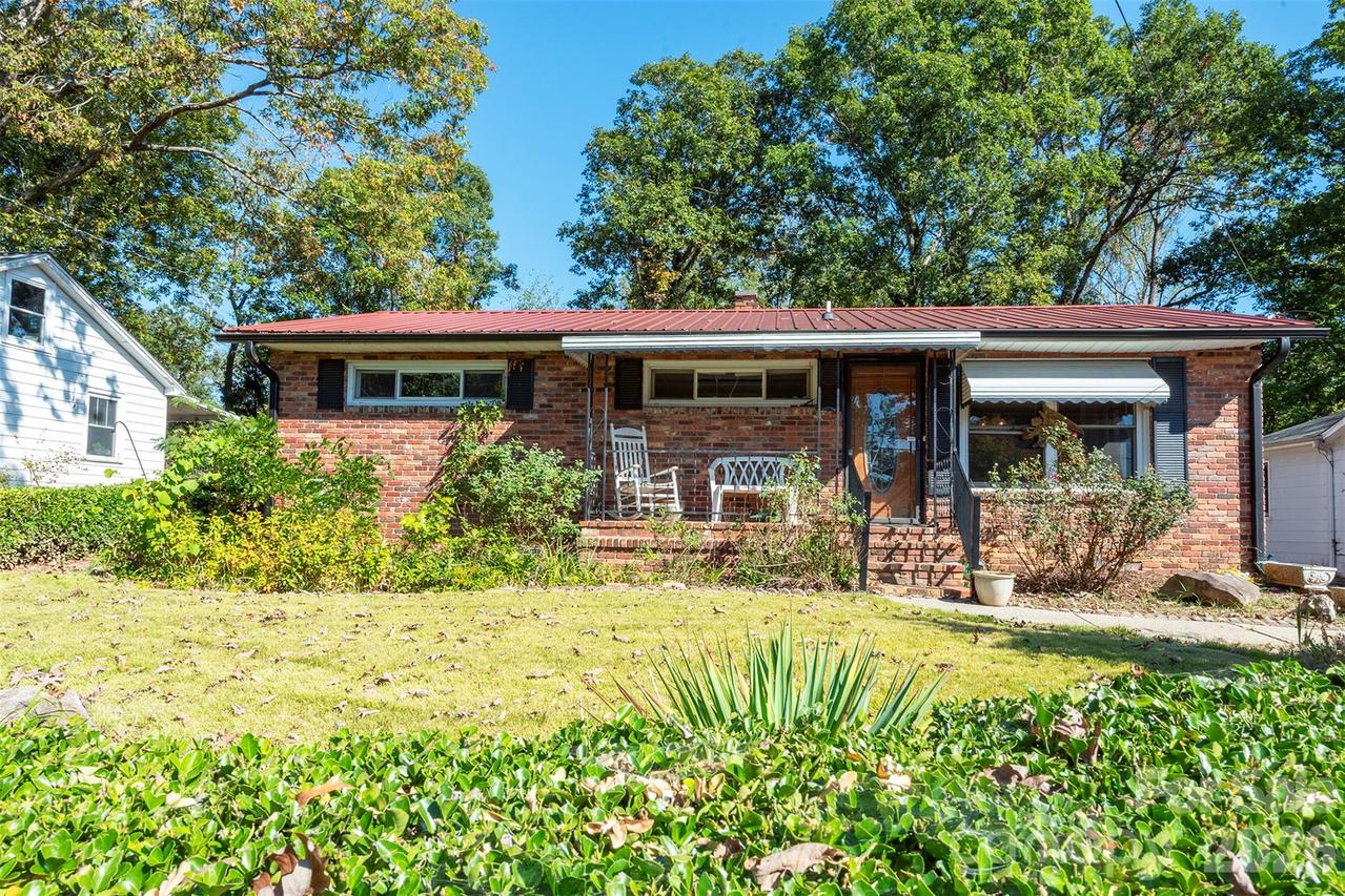 163 Carrier St., Asheville, NC 28806