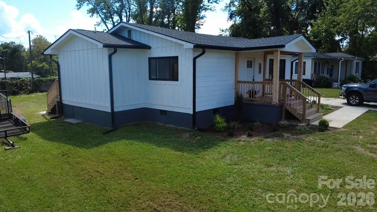 108 Maplewood Knoll Dr., East Flat Rock, NC 28726