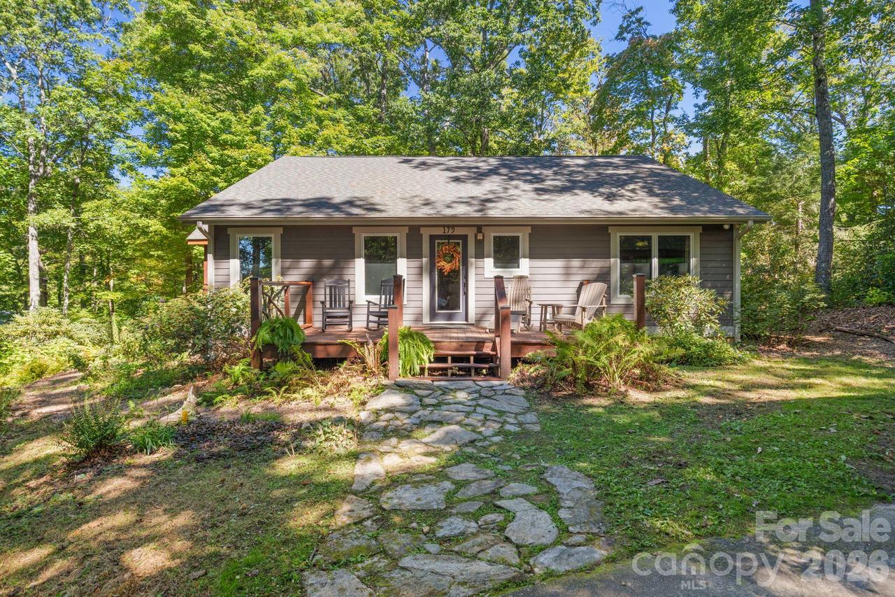 179 Woodlyn Etch Dr., Hendersonville, NC 28792