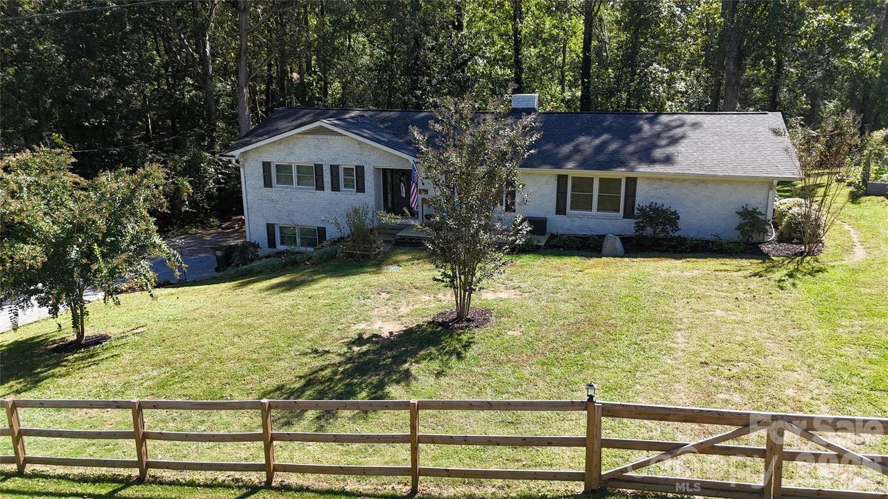 200 Whispering Hills Dr., Hendersonville, NC 28792
