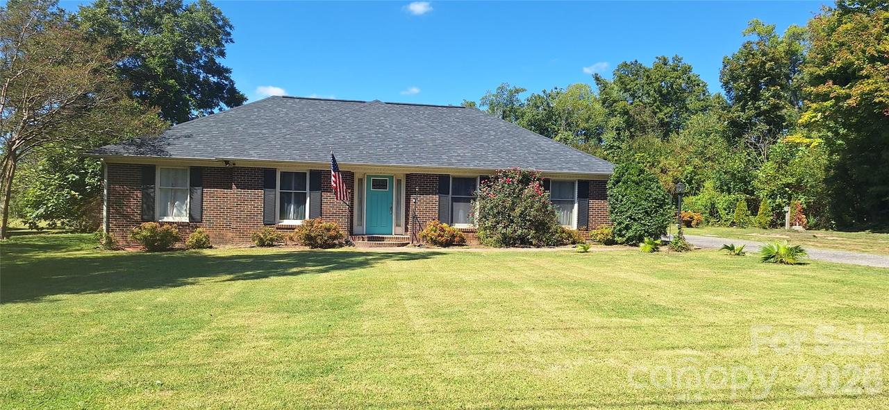 1533 Shannon Bradley Rd., Gastonia, NC 28052