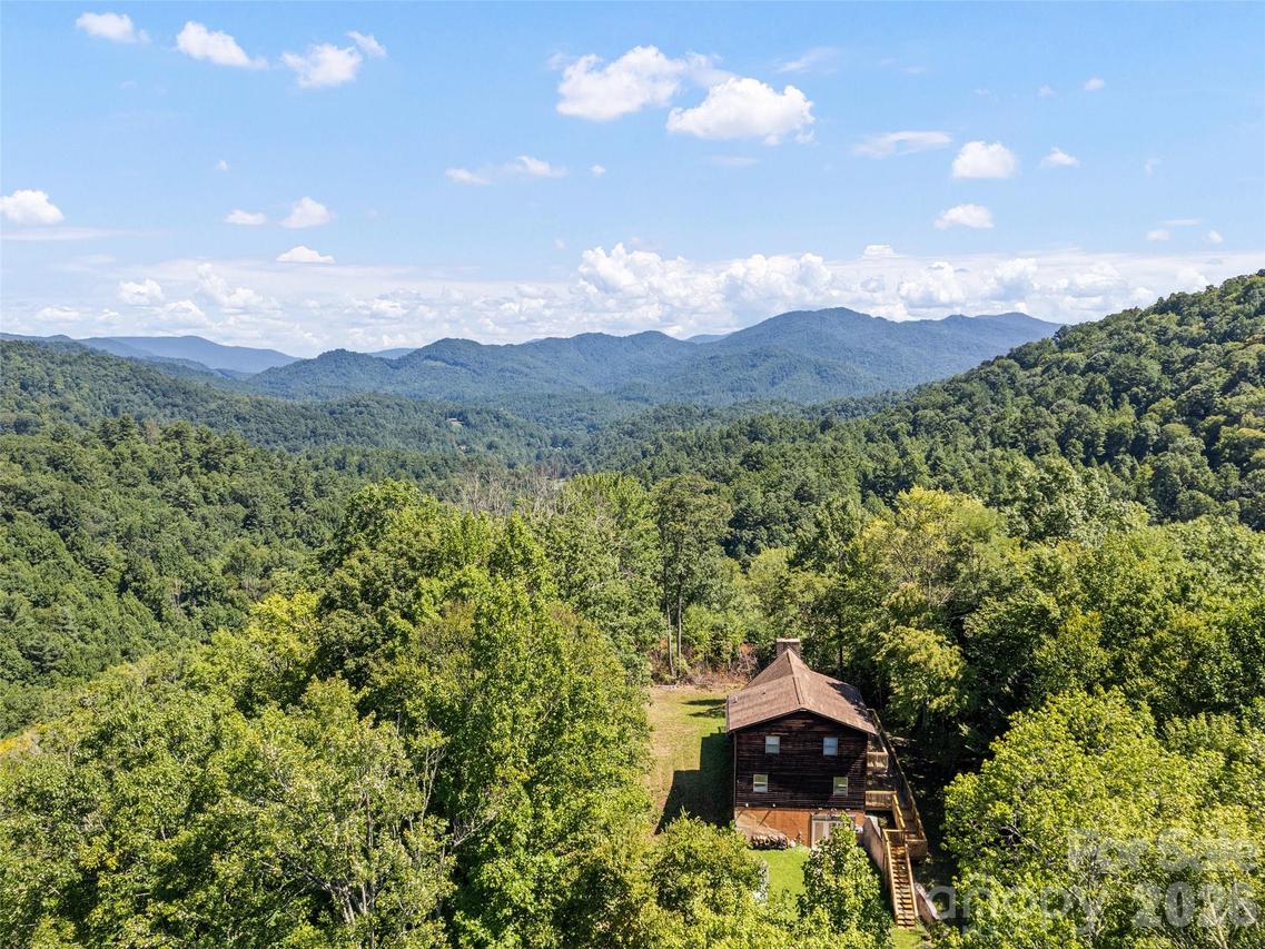 10435 White Oak Rd., Waynesville, NC 28785