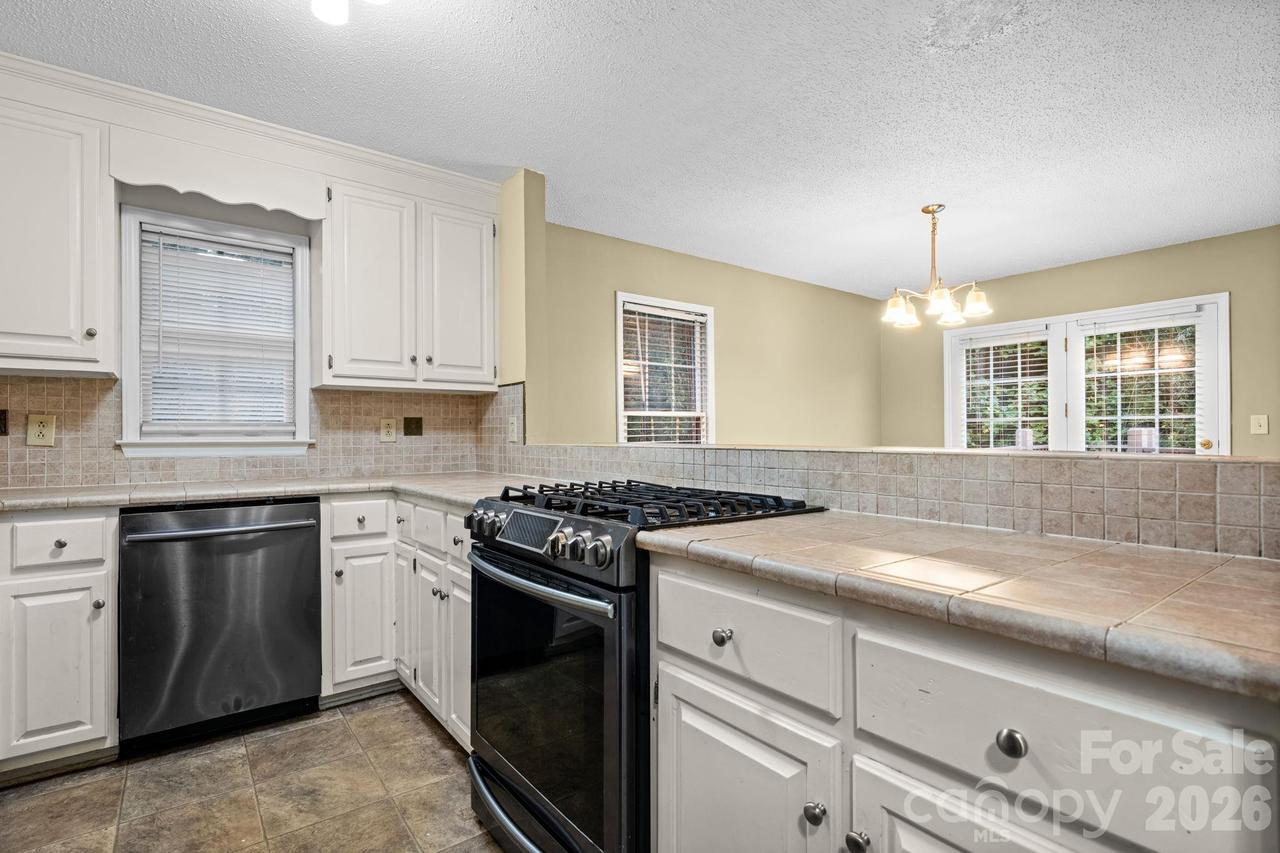 2433 1st St. #22, Hickory, NC 28601
