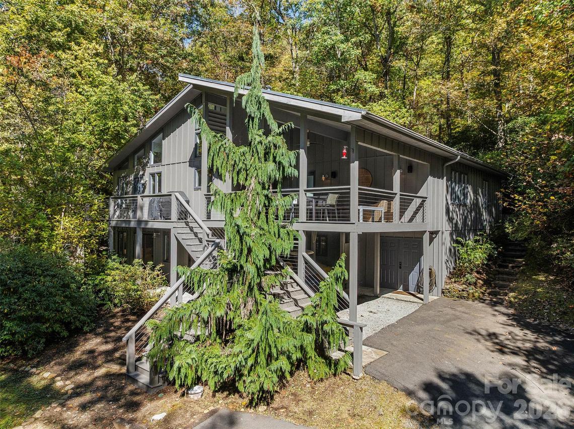 375 Robin Hood Rd., Brevard, NC 28712