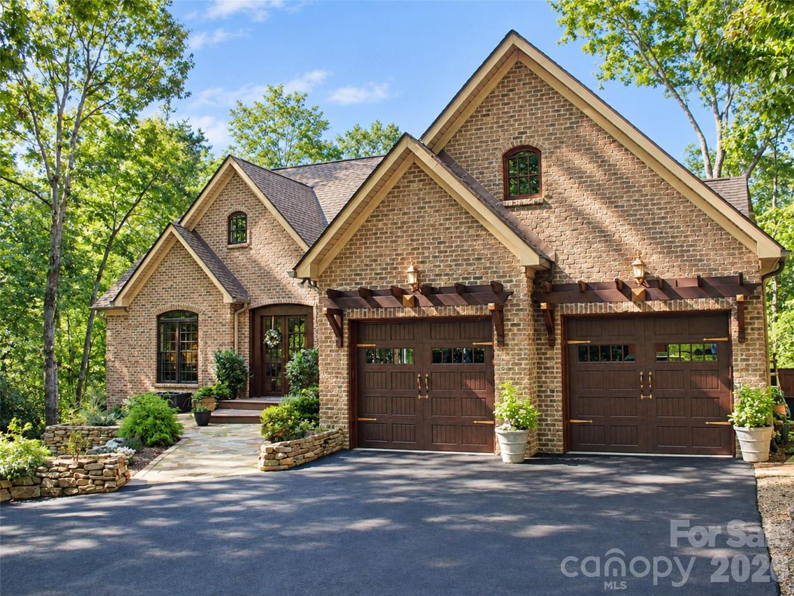 40 Ulvda Ct., Brevard, NC 28712