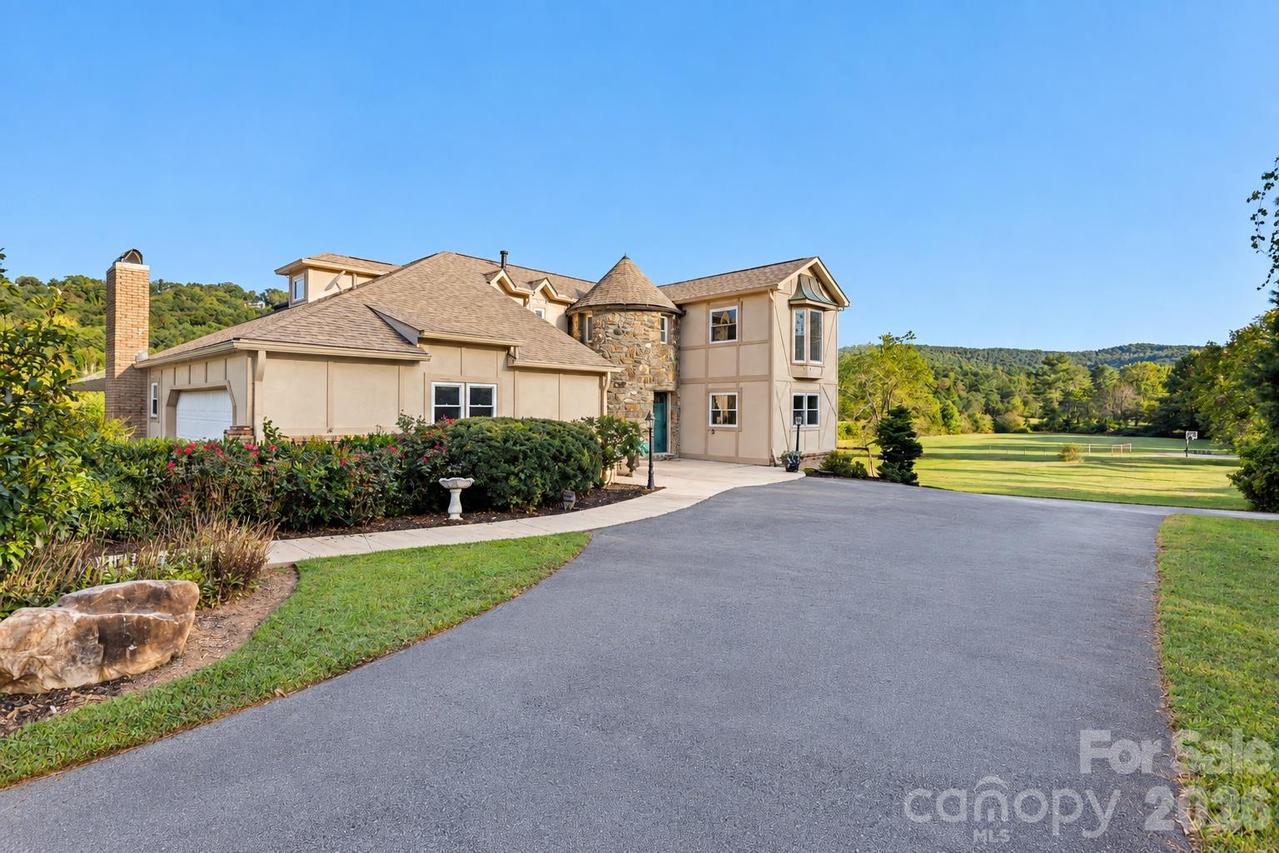 422 Crooked Creek Rd., Hendersonville, NC 28739