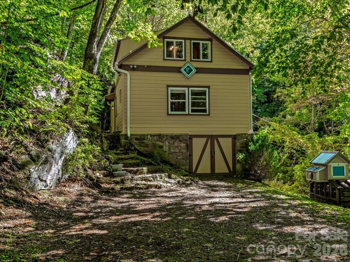 2554 Winter Star Rd., Burnsville, NC 28714