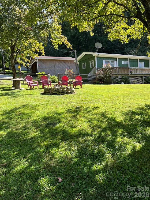 987 Angelwood Ln., Hendersonville, NC 28792