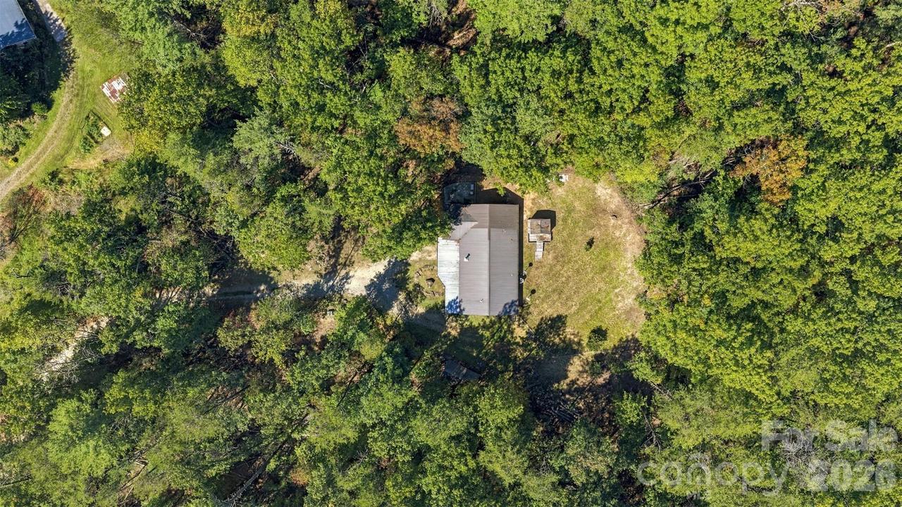 1924 Windy Hill Pl., Lenoir, NC 28645