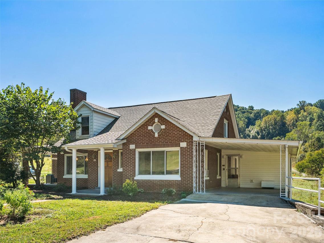 654 Ratcliff Cove Rd., Waynesville, NC 28786