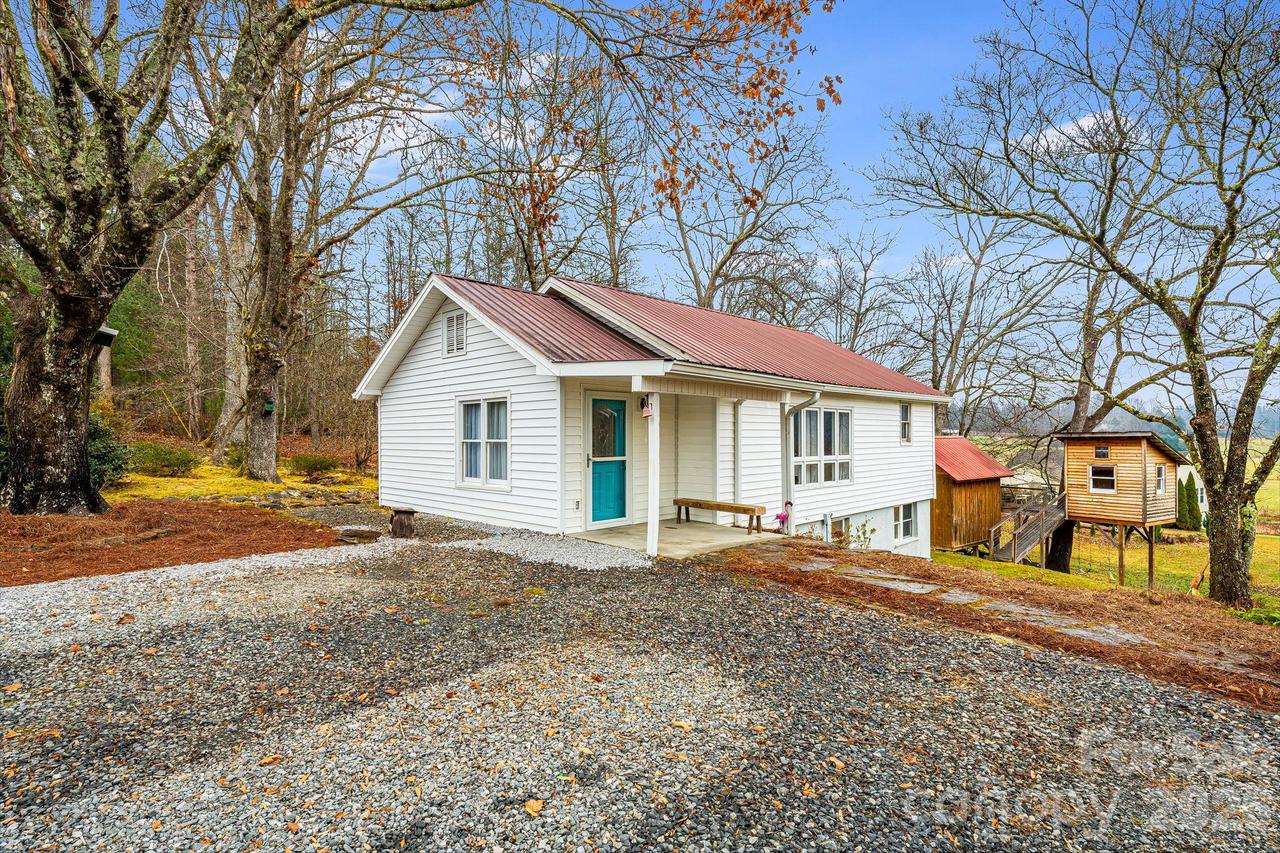 195 Whitmire Rd., Brevard, NC 28712