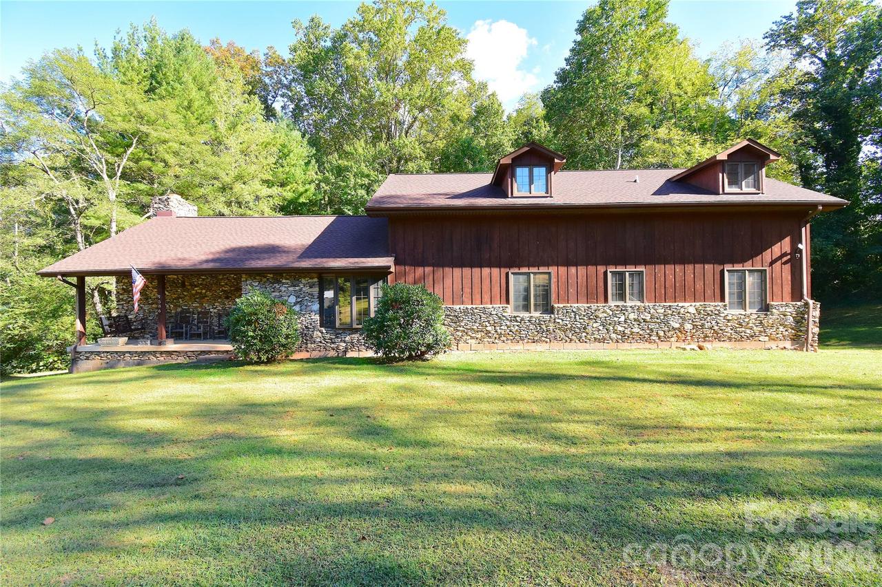 586 Justice Ridge Rd., Candler, NC 28715