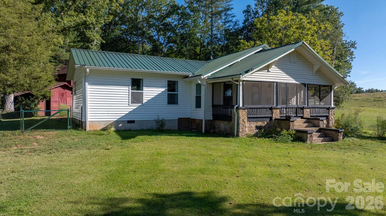 6998 Nobby Lail Rd., Connelly Springs, NC 28612