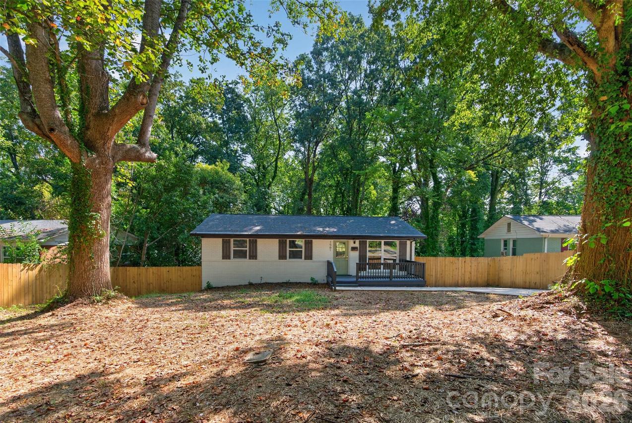 1561 Westdale Dr., Charlotte, NC 28208