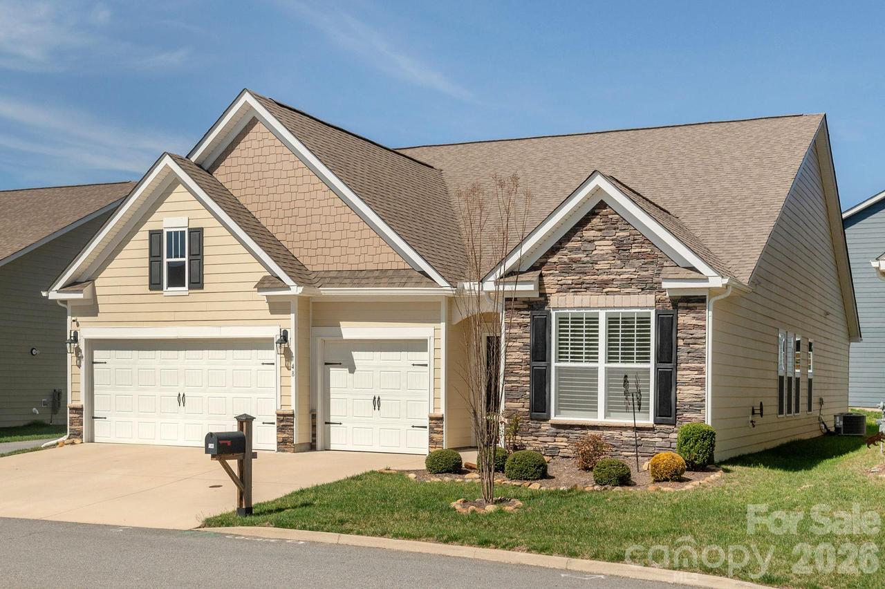 748 Summerfield Pl., Flat Rock, NC 28731