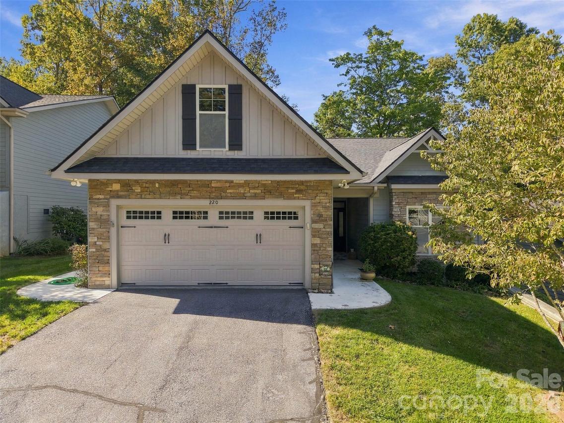 220 Waterside Dr., Hendersonville, NC 28791