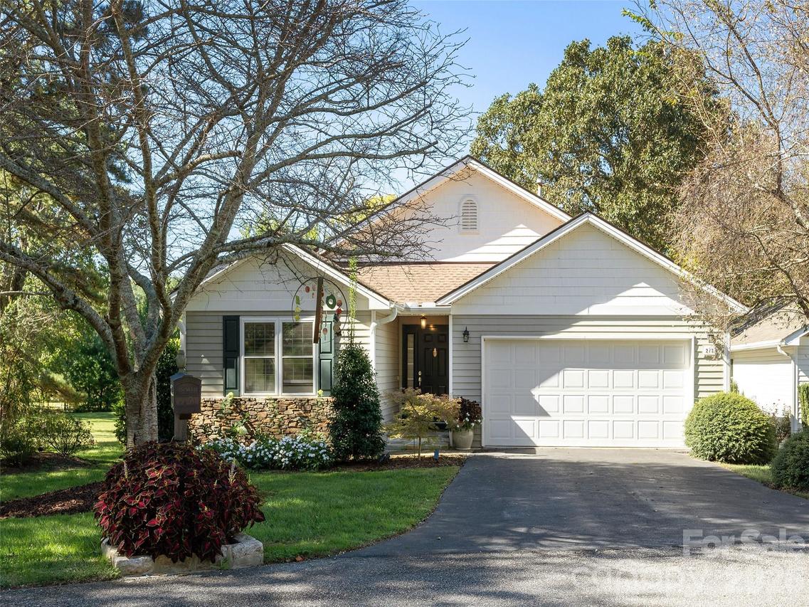 277 Highland Golf Dr., Flat Rock, NC 28731