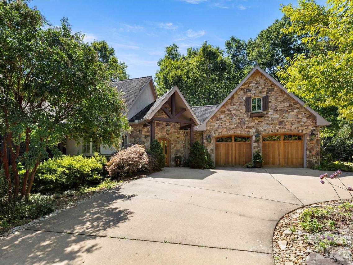 89 Emmas Grove Rd., Fletcher, NC 28732