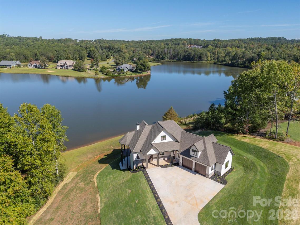 438 Mapleton Ln., Columbus, NC 28722