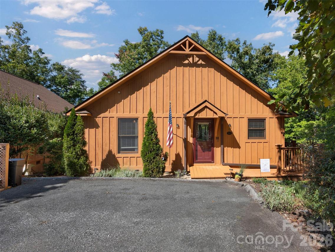 5 Chalet Ct., Mill Spring, NC 28756