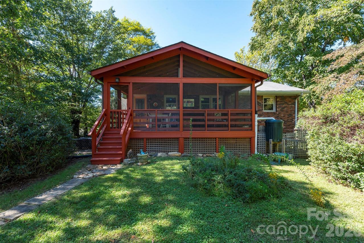 824 N Cherokee Ave., Black Mountain, NC 28711