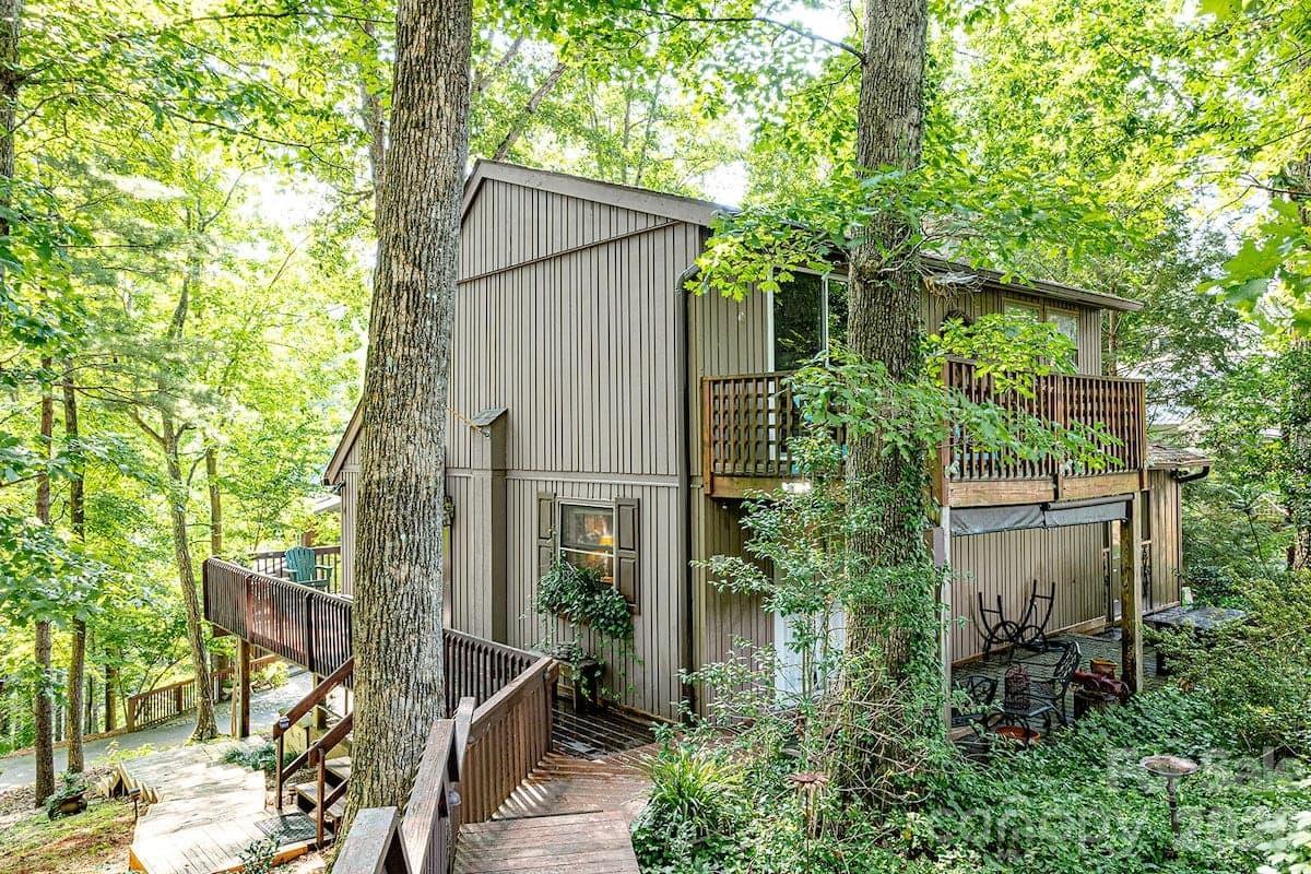 208 N West Lake Dr., Lake Lure, NC 28746
