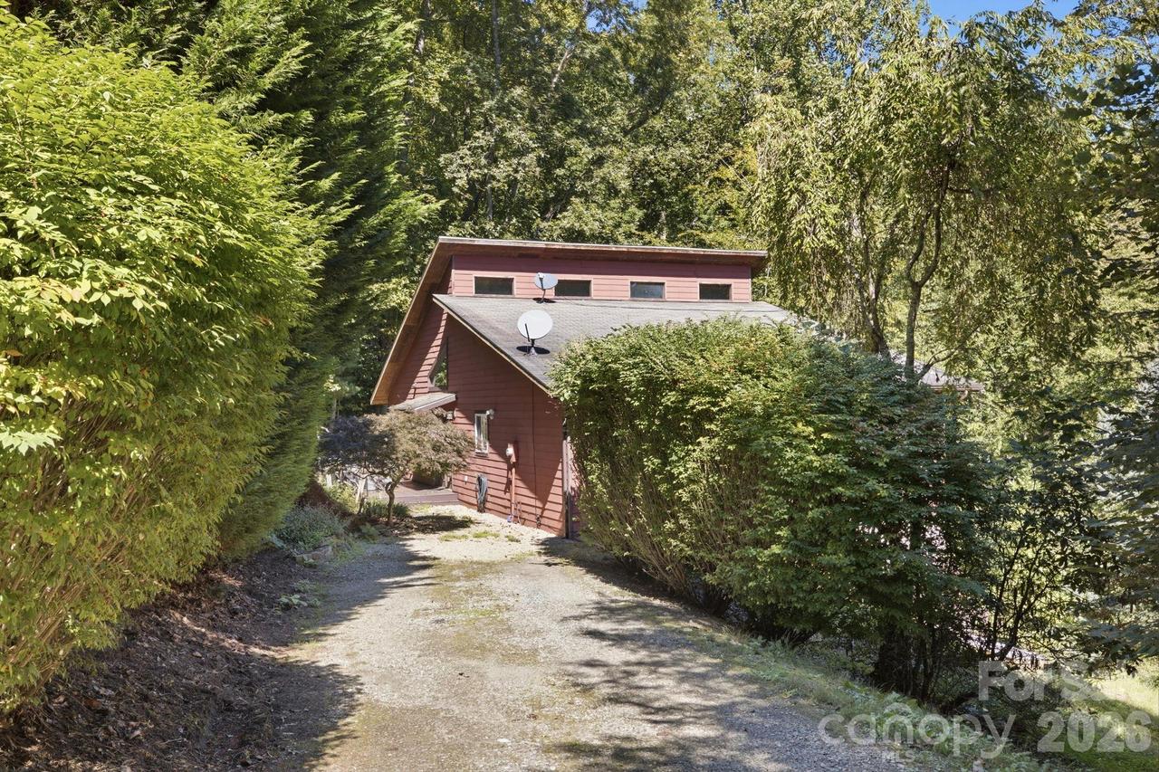 621 Trout Cove Rd., Waynesville, NC 28785