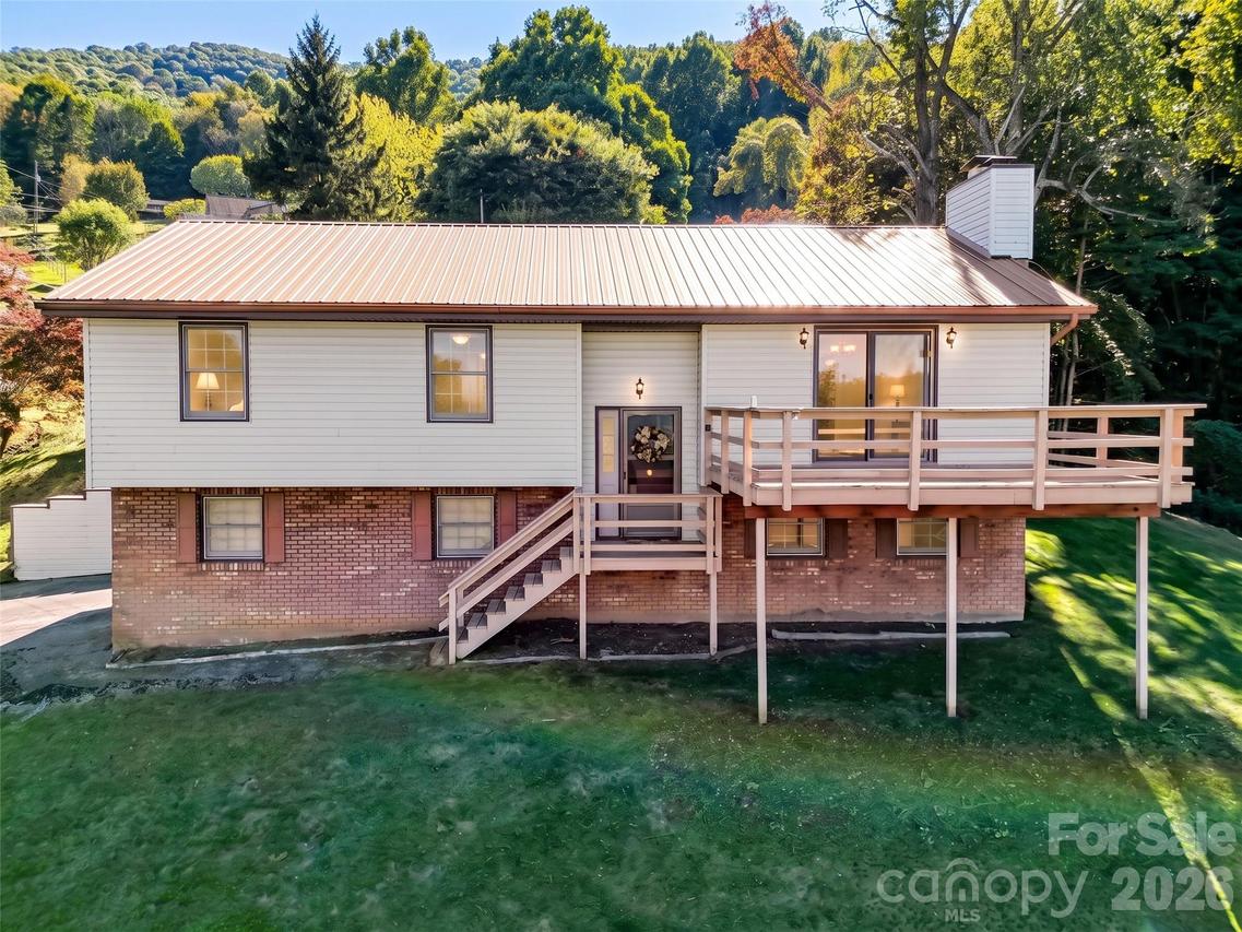 110 Atari Rd., Waynesville, NC 28786