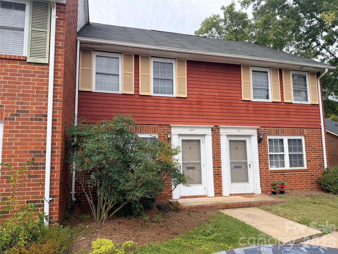 1300 Larchmont Pl. #202, Salisbury, NC 28144