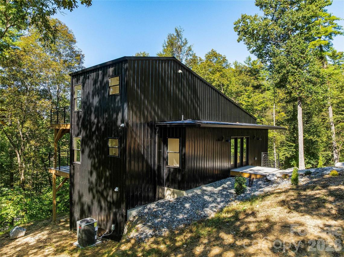 210 Overlook Ln., Marshall, NC 28753