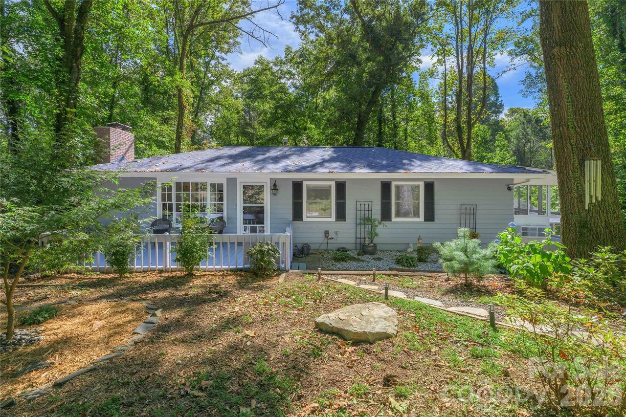19 Springwood Dr., Asheville, NC 28805