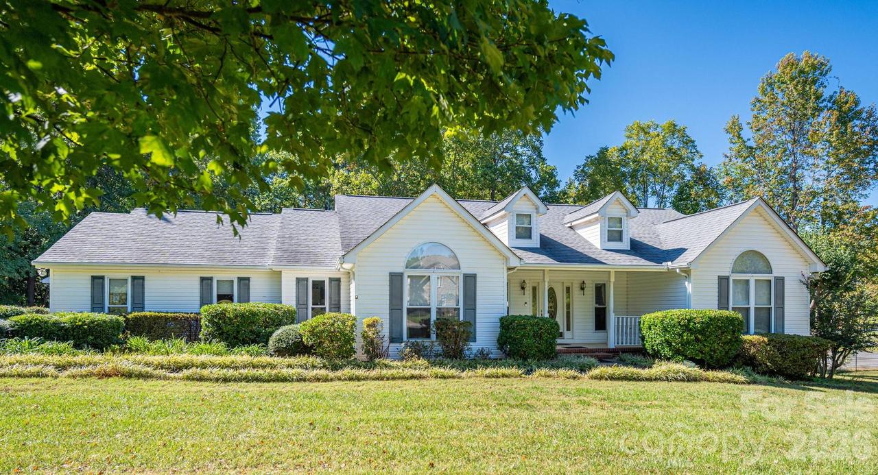 2545 Les Ln., Denver, NC 28037
