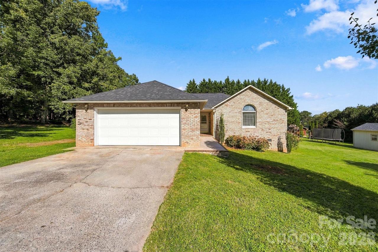 1256 Willow Dr., Morganton, NC 28655