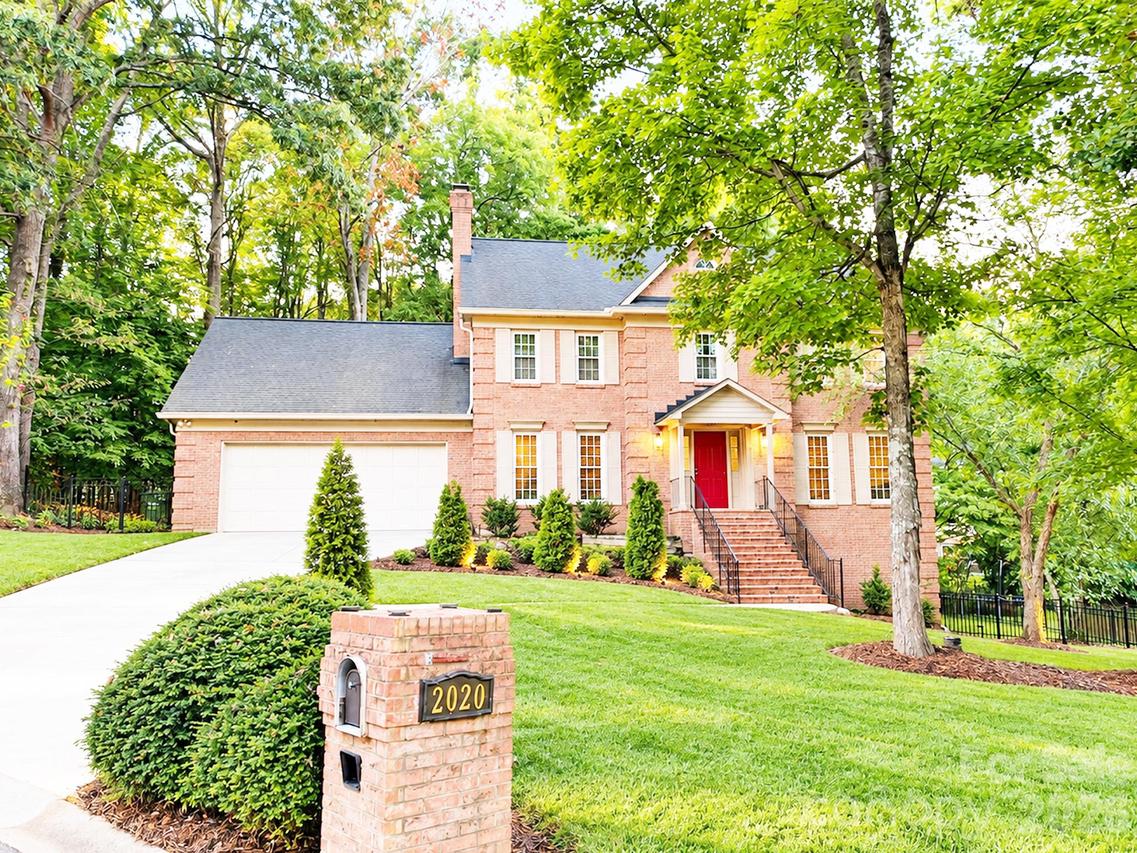 2020 Fairchelsea Way Ln., Matthews, NC 28105