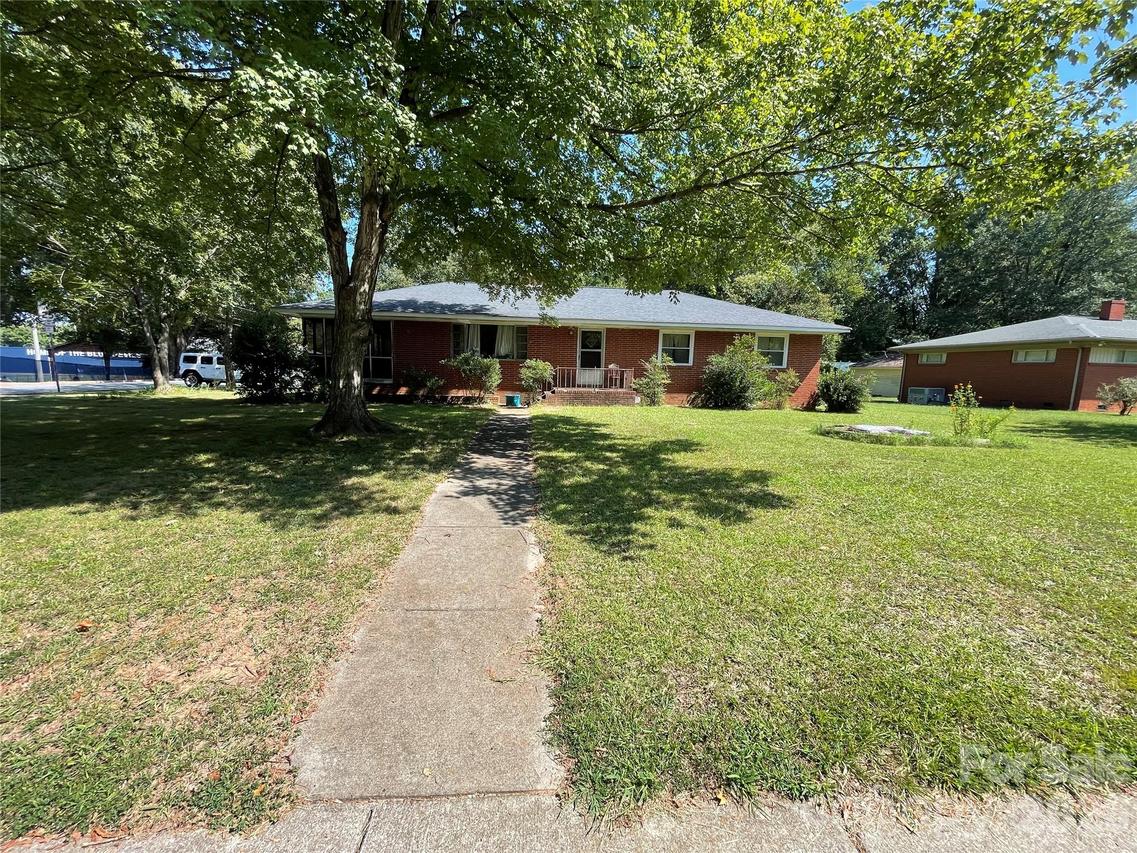 306 S Magnolia St., Mooresville, NC 28115